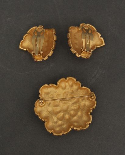 Nina RICCI

Ue broche et une paire de boucles...