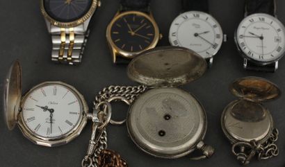 *Lot de bijoux fantaisies dont un bracelet-gourmette...