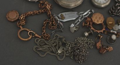 *Lot de bijoux fantaisies dont un bracelet-gourmette...