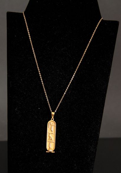 Chaine de cou en or jaune 18k avec un pendentif...