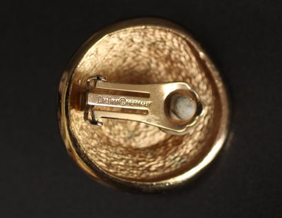 Christian DIOR - Yves SAINT LAURENT

Deux...