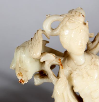 Lot de sculptures en pierre dure :

Vase...