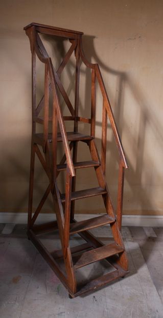 *Escalier de bibliothèque en bois naturel
H...