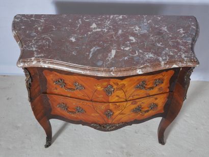 Commode galbée en bois de placage à deux...