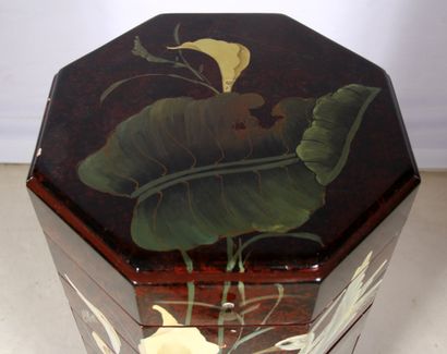 Chiffonnier octogonale en bois laqué polychrome,...