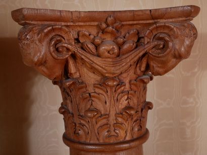 *Paire de colonnes à chapiteaux corinthiens...