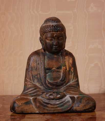*Bouddha assis en méditation en céramique...