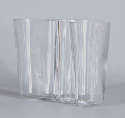 Alvar AALTO (1898-1976)

Vase en verre transparent...