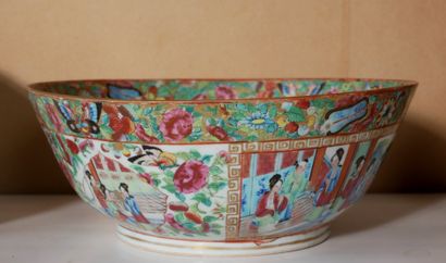 *Lot comprenant une coupe en porcelaine de...