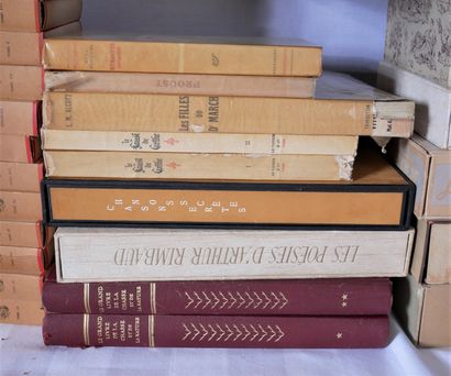 Lot de livres brochés sous emboitage
