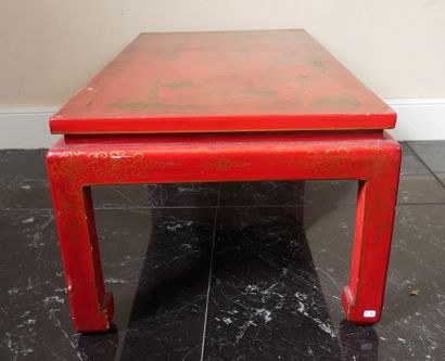 Table basse rectangulaire à pieds droits...