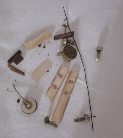 Accordéon en bois naturel et nacre, XIXème...