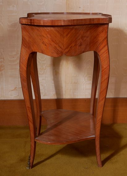 *Table de salon rognon en bois de placage...