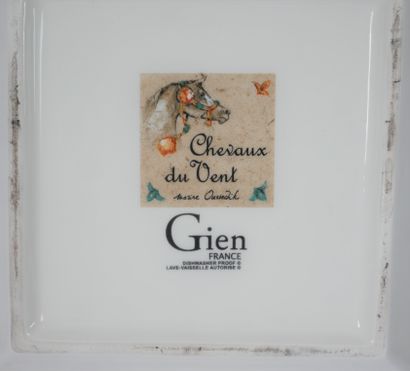 GIEN - Marine OUSSEDIK (1967-)

Vide poche...