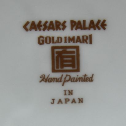Lot : deux plats ronds en porcelaine Imari...