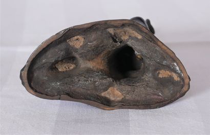 Lot :

- Sculpture en bronze patiné représentant...
