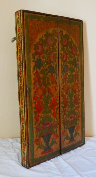 Miroir rectangulaire en bois peint polychrome...