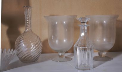 *Lot de photophores en verre et divers
H...