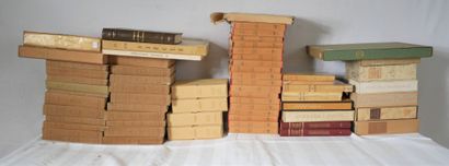 Lot de livres brochés sous emboitage