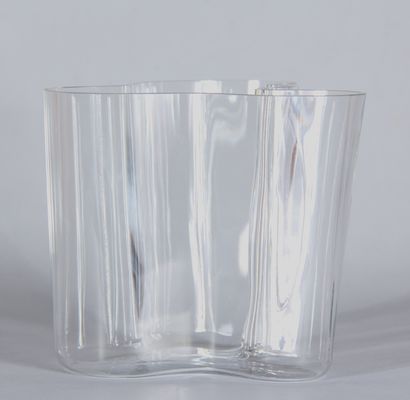 Alvar AALTO (1898-1976)

Vase en verre transparent...