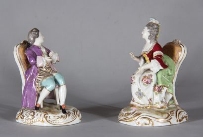 Deux personnages en porcelaine polychrome...