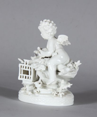 Groupe en porcelaine blanche représentant...