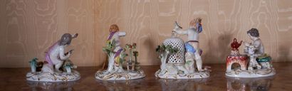 *MEISSEN
Quatre statuettes en porcelaine...