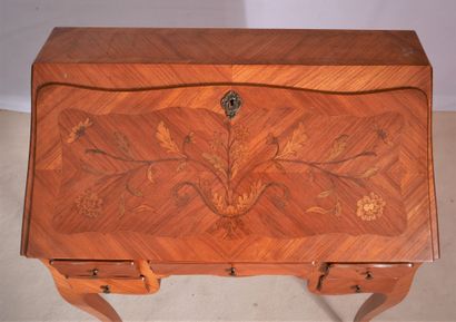 Bureau de pente en bois de placage marqueté...