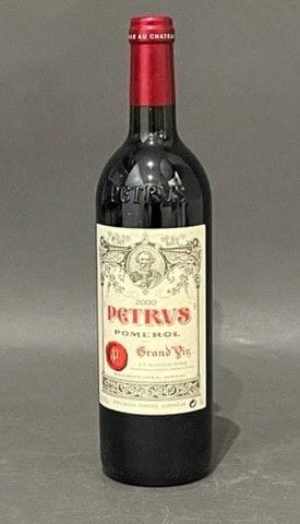 Une bouteille PETRUS, Pomerol 2000