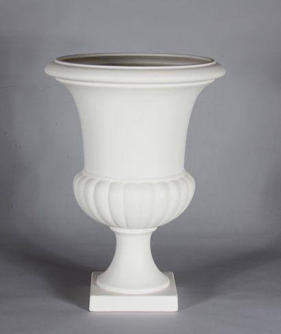 Vase Médicis en barbotine glalçure blanche

H...