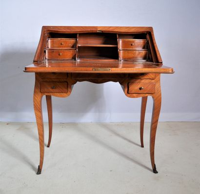 Bureau de pente en bois de placage marqueté...