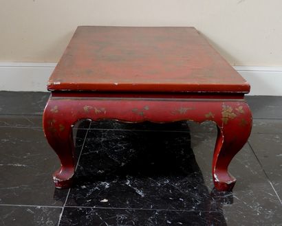 Table basse rectangulaire à pieds cambrés...