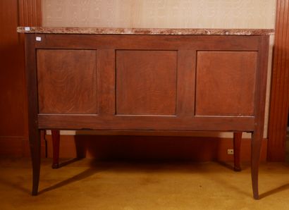 *Commode galbée en bois de placage à deux...