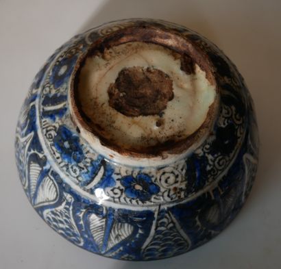 *Lot comprenant une coupe en porcelaine de...