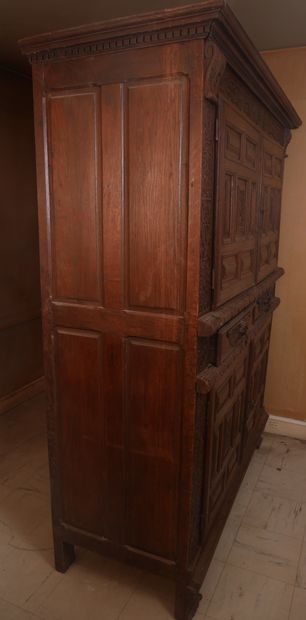 *Buffet deux corps en bois naturel ouvrant...