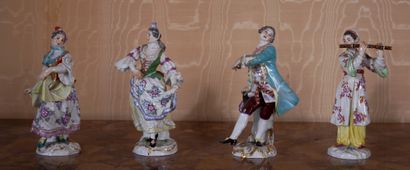 *MEISSEN	
Quatre statuettes en porcelaine...