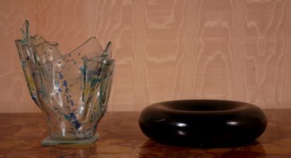 *Lot :
- JAUDOUVILLE
Vase en verre plissé...