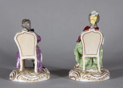 Deux personnages en porcelaine polychrome...