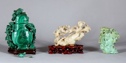 Lot de sculptures en pierre dure :

Vase...