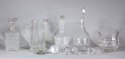 Lot de carafes en verre dépareillé et lot...