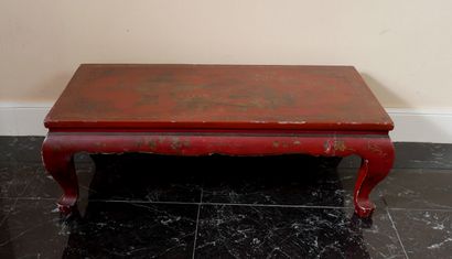Table basse rectangulaire à pieds cambrés...