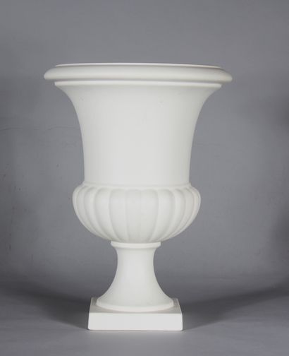 Vase Médicis en barbotine glalçure blanche

H...