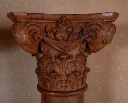 *Paire de colonnes à chapiteaux corinthiens...