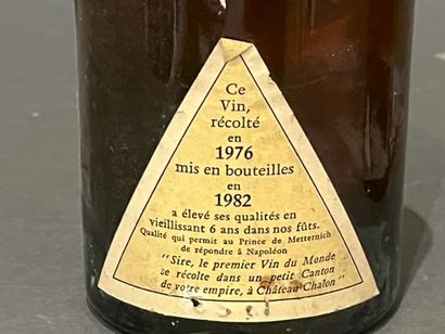 2 	bouteilles 	CHÂTEAU-CHALON, 		Fruitière...