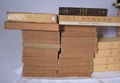 Lot de livres brochés sous emboitage