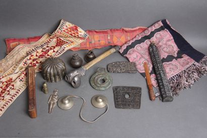 *Lot de bibelots Souvenirs de voyage, Tibet...