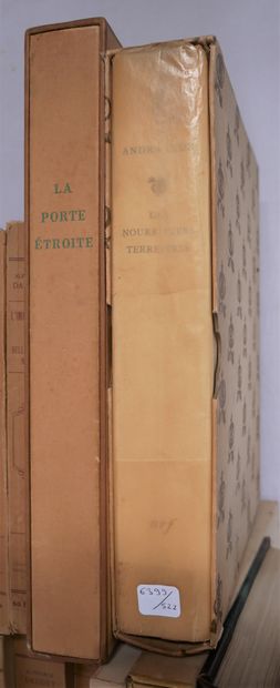 Lot de livres brochés sous emboitage