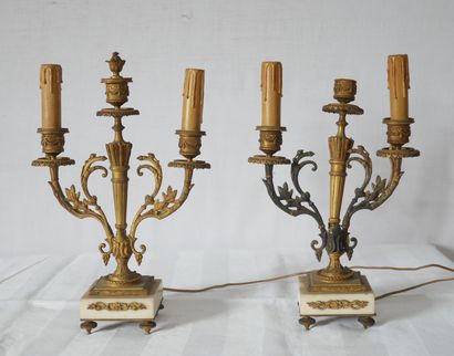 Paire de candélabres en bronze et marbre...