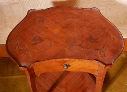 *Table de salon rognon en bois de placage...