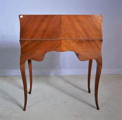 Bureau de pente en bois de placage marqueté...